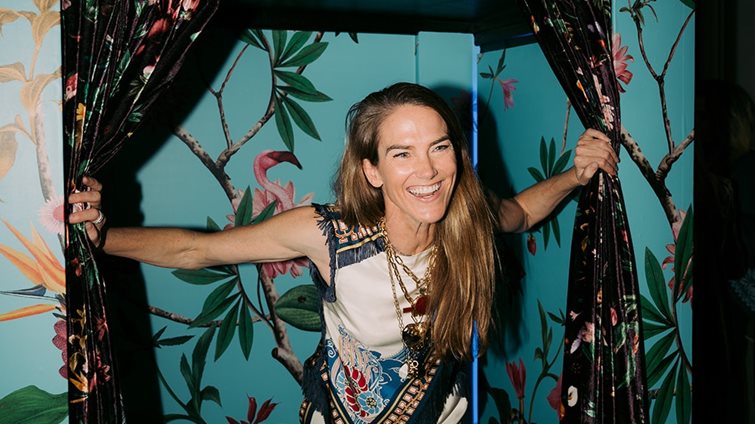 Luisa World x La DoubleJ: Δύο ημέρες βυθισμένες στο χρώμα, την ενέργεια και τη φιλοσοφία της JJ Martin