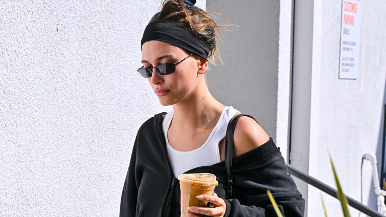 Iced Coffee Glass Nails: Το πιο luxury μανικιούρ για τον χειμώνα