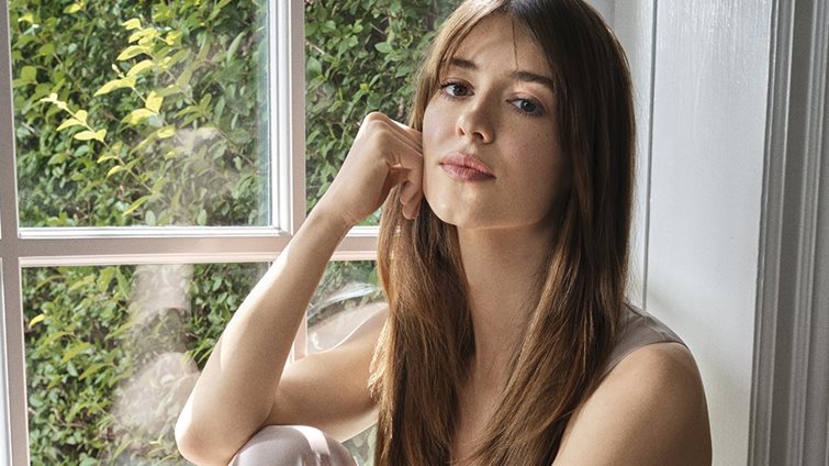 Η Daisy Edgar-Jones σε νέο beauty ρόλο