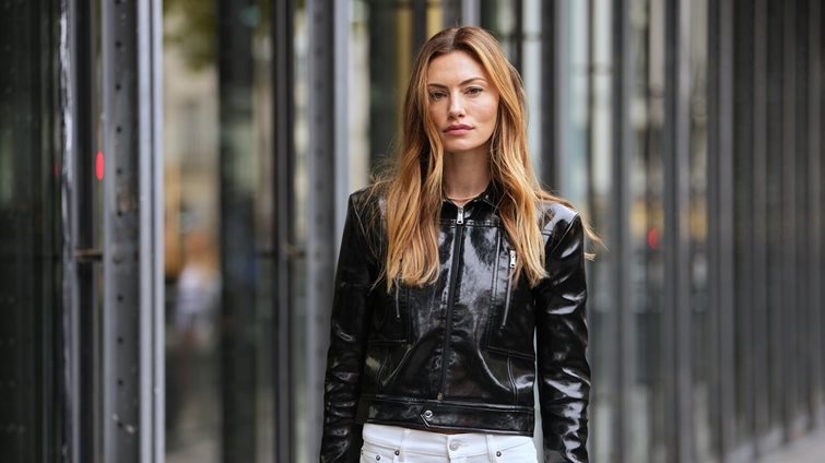 "Sandwich Shampoo": Η viral τεχνική ενυδάτωσης μαλλιών που εγκρίνουν οι κομμωτές