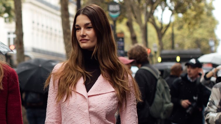 Millennial pink: Η απόχρωση που επιστρέφει στις εμφανίσεις μας το 2026