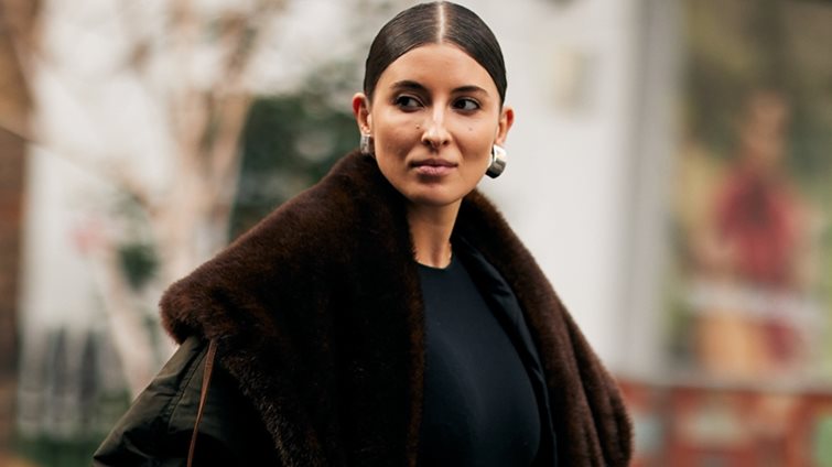 Αυτή η γούνα από Stradivarius είναι ό,τι πιο cozy θα φορέσεις τον χειμώνα