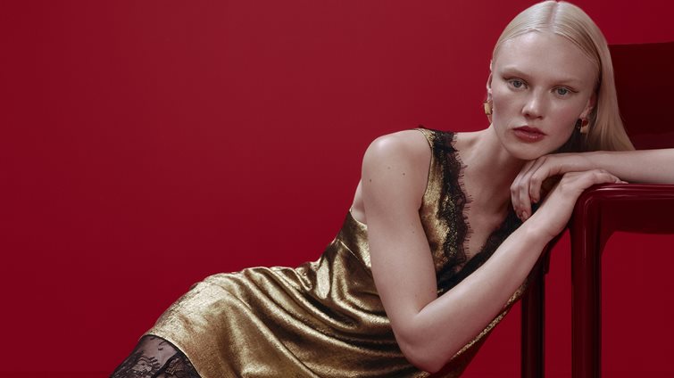 Αυτή η ρομαντική τάση θα ορίσει τα λουκ του χειμώνα (και του 2026)