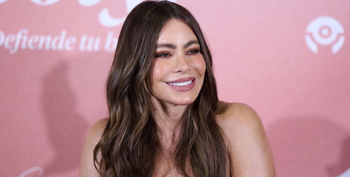 Sofia Vergara: Η πόζα με μικροσκοπικό λευκό μπίκίνι στα 53α της γενέθλια