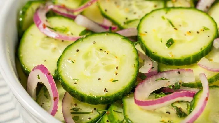 3 σαλάτες που λειτουργούν σαν... φυσικά detox boosters