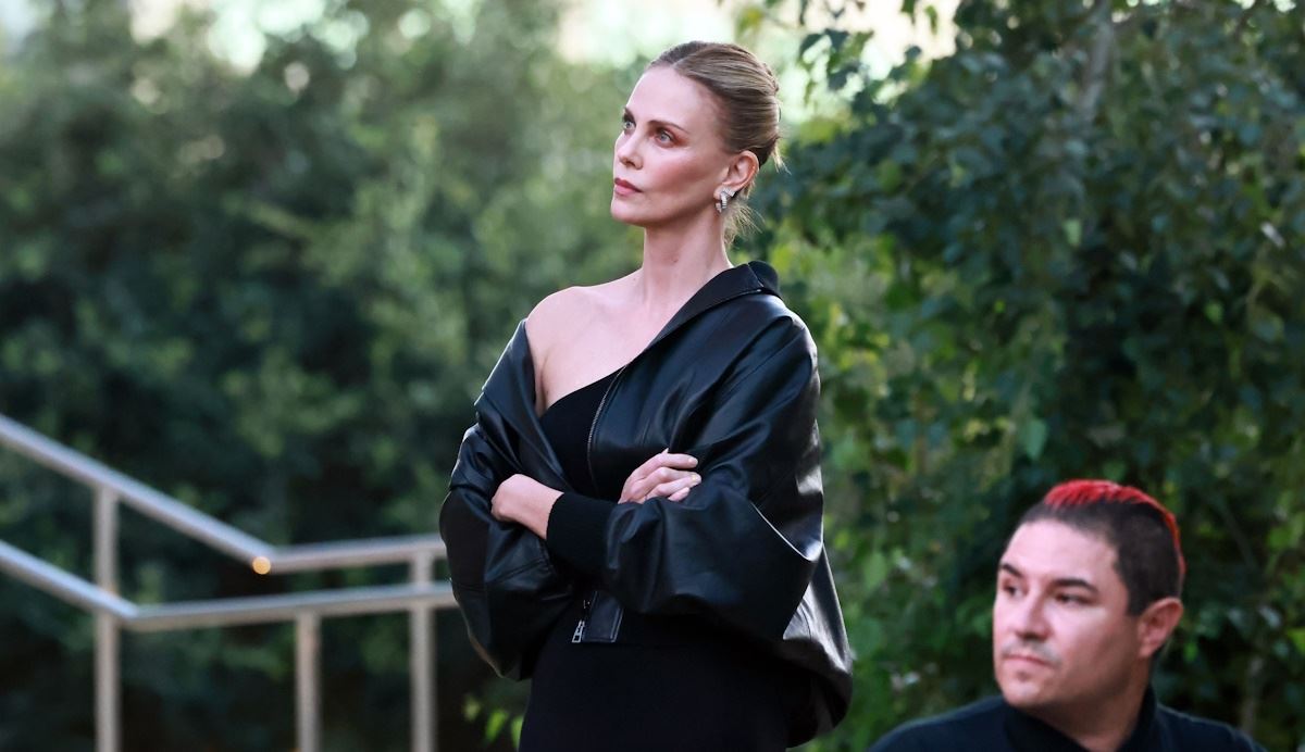 Εκνευρισμένη η Charlize Theron με τον γάμο του Jeff Bezos - To σκληρό της σχόλιο