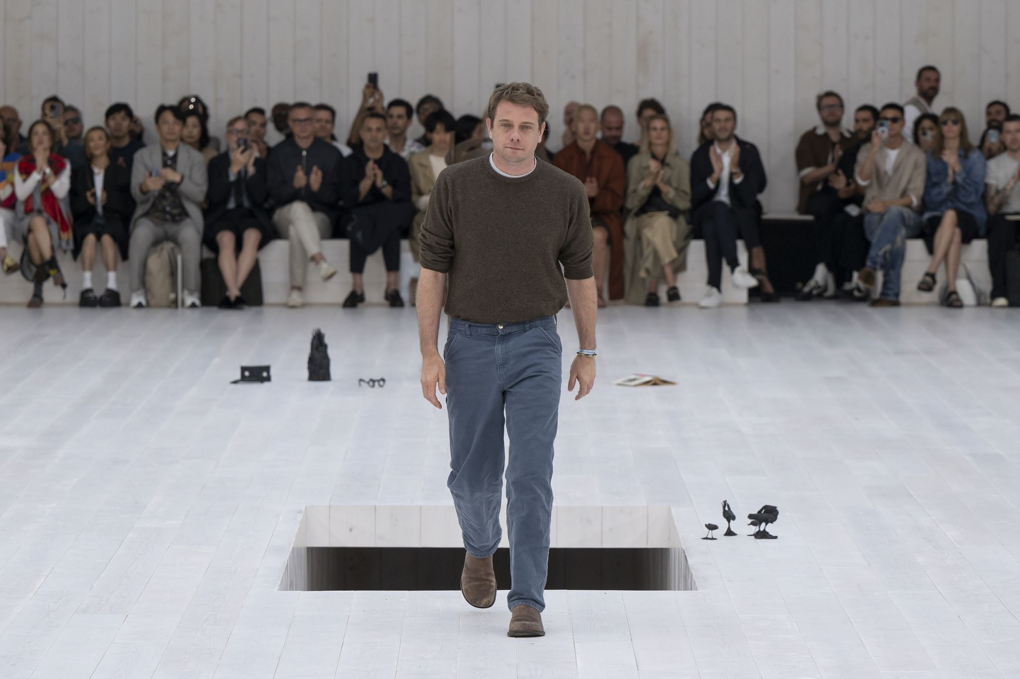 Ο Jonathan Anderson αποχωρεί από τον Οίκο Loewe μετά από 11 χρόνια δημιουργικής ηγεσίας