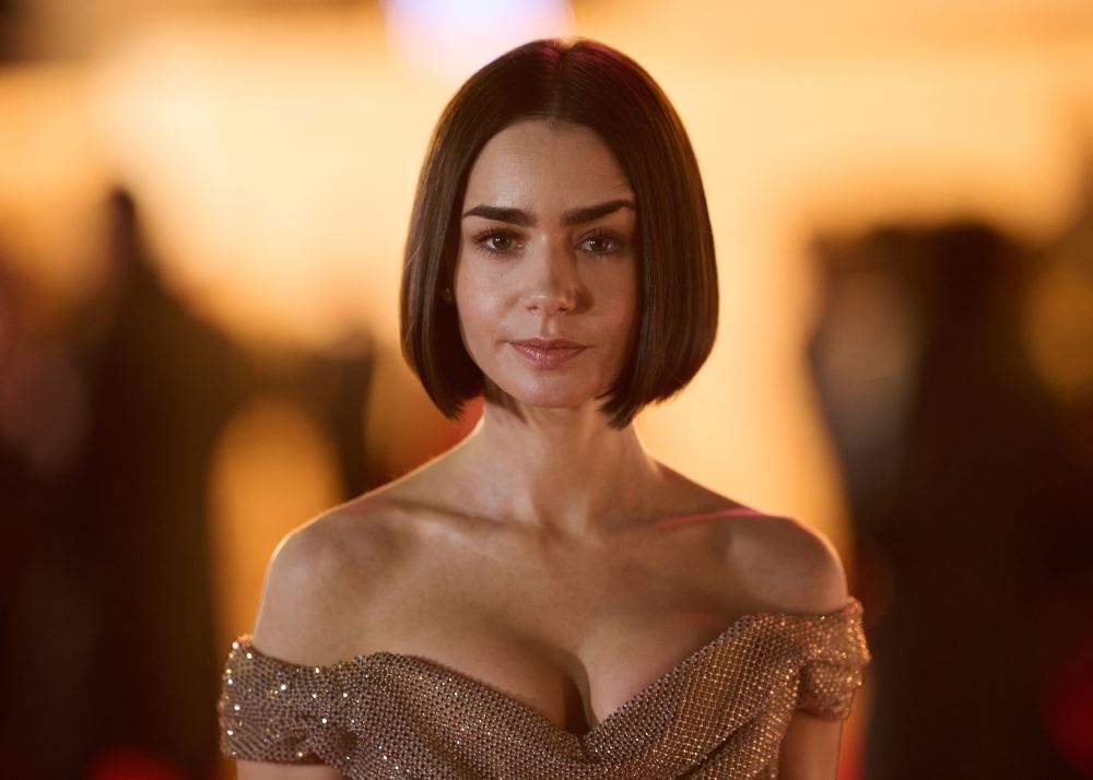 Lily Collins: Τα αγαπημένα της skincare προϊόντα υπάρχουν και στο φαρμακείο της γειτονιάς σου