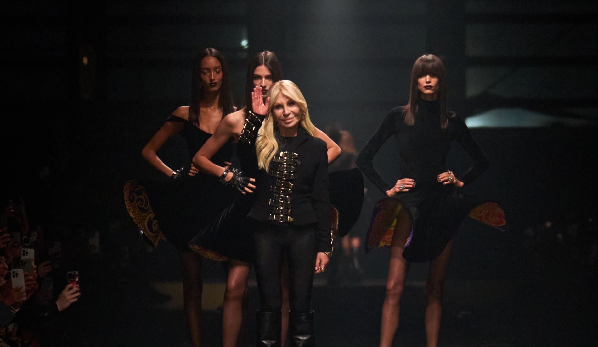 Η Prada Group πρόσθεσε στο χαρτοφυλάκιό της τον οίκο Versace