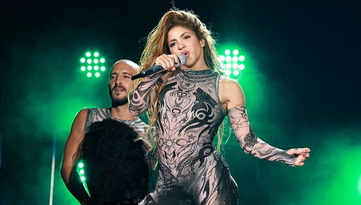Αυτή είναι η προπόνηση της Shakira για γυμνασμένους κοιλιακούς και επίπεδη κοιλιά