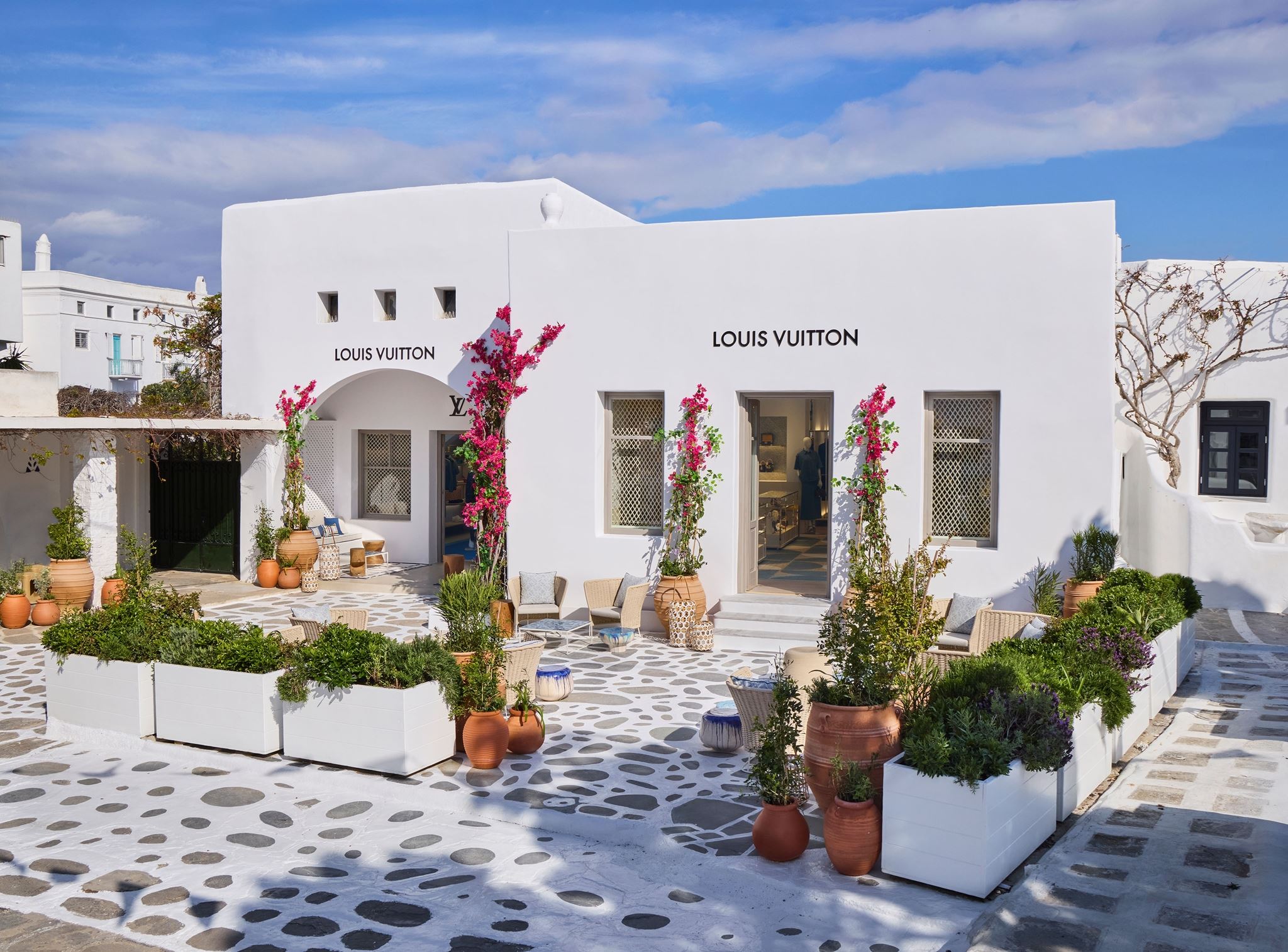 Η Louis Vuitton αποκαλύπτει το νέο της κατάστημα στη Μύκονο