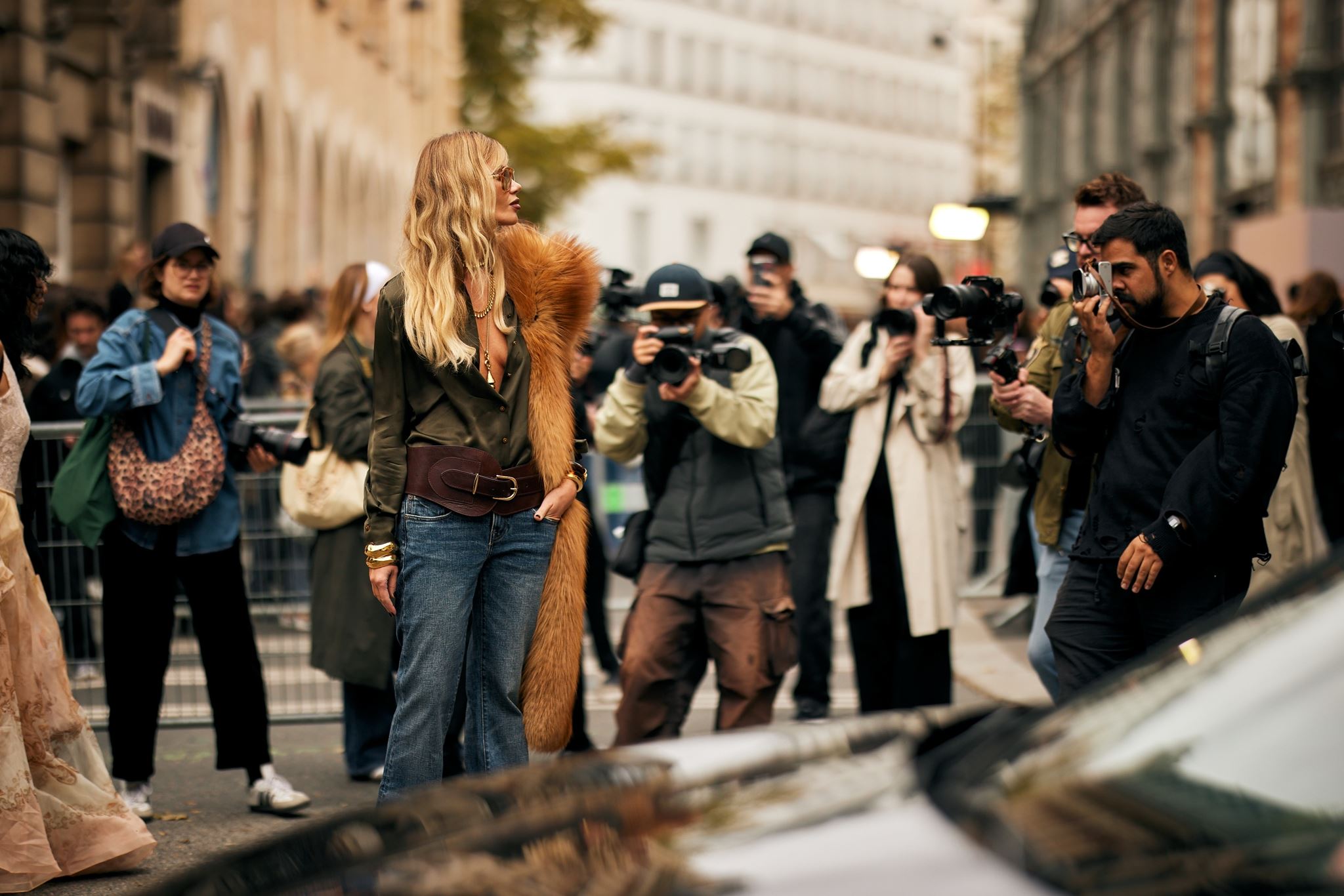 Από το catwalk στο streetwear: 5 κομμάτια που στα αλήθεια θα φορέσεις τον χειμώνα