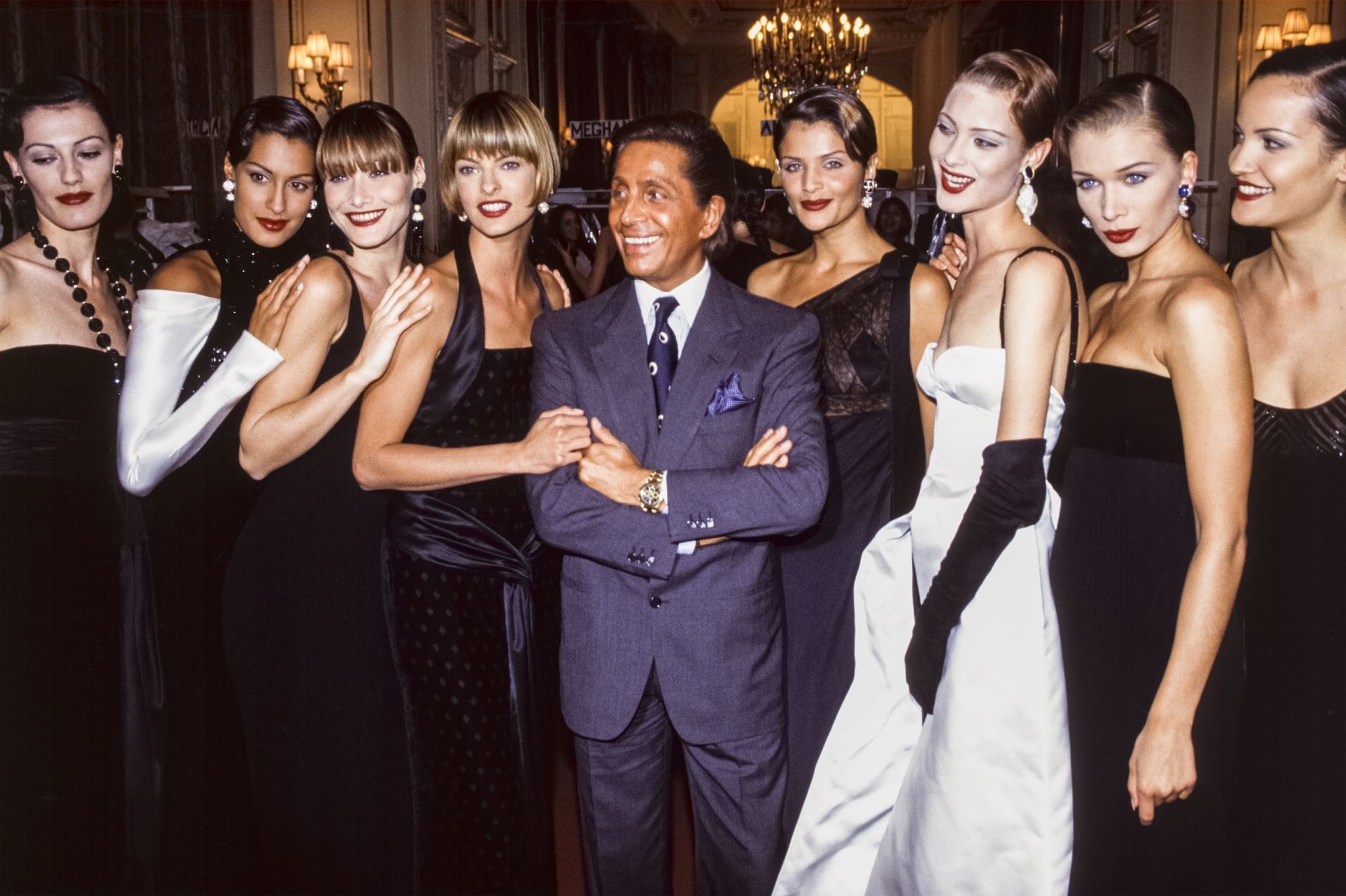 Valentino Garavani: Οι εμφανίσεις των διασήμων με την υπογραφή του "τελευταίου αυτοκράτορα" που έμειναν στην ιστορία