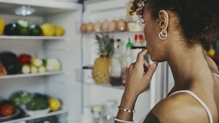 Αυτά είναι τα 4 τρόφιμα που δεν πρέπει να μπαίνουν στο ψυγείο αν θες να παραμείνουν φρέσκα