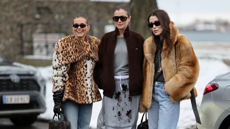 Galentine's Day: Πώς θα ντυθείς κομψά σε μία έξοδο με τις φίλες σου