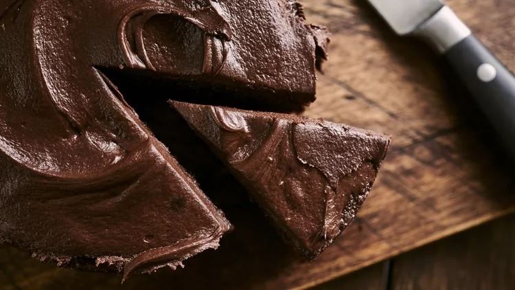 Ζουμερή σοκολατόπιτα με μήλο - χωρίς αλεύρι και χωρίς βούτυρο