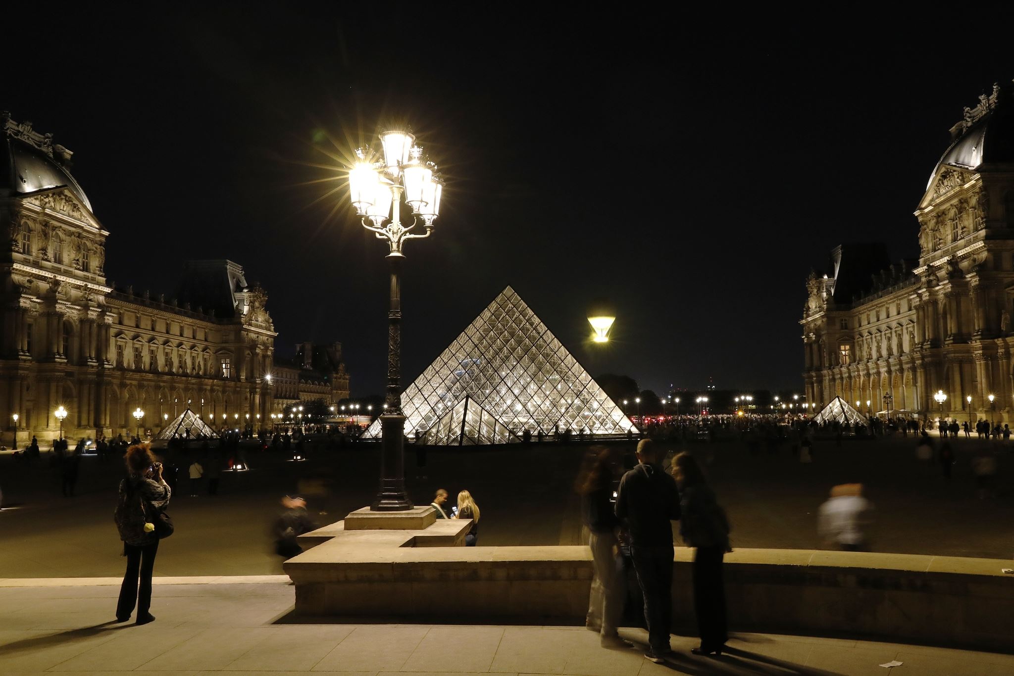 Louvre Couture: Το Λούβρο θα διοργανώσει το δικό του Met Gala;