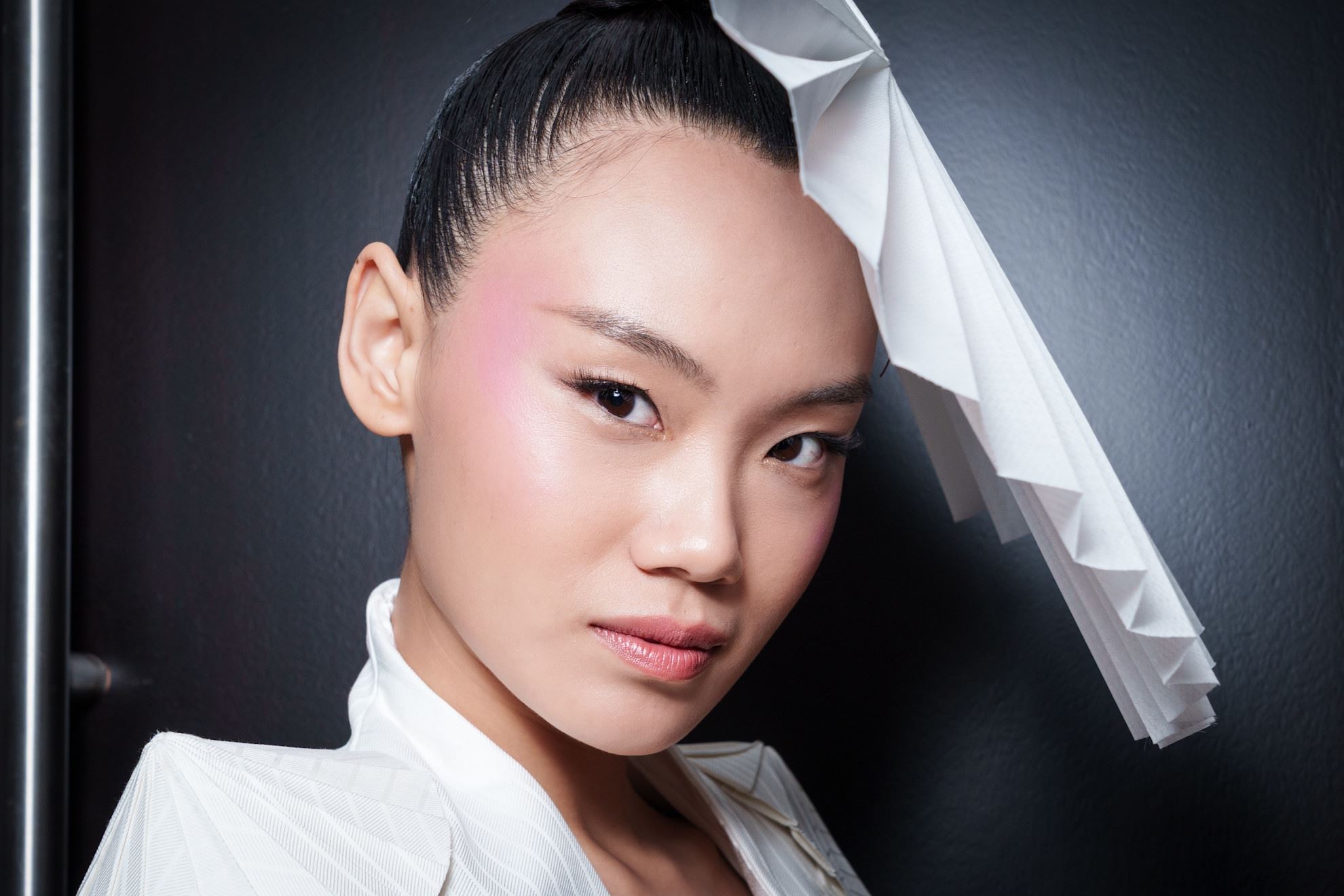 Time to Shine: 5 προϊόντα ομορφιάς που μπορούν να φέρουν στην επιφάνεια την πιο λαμπερή μας εκδοχή