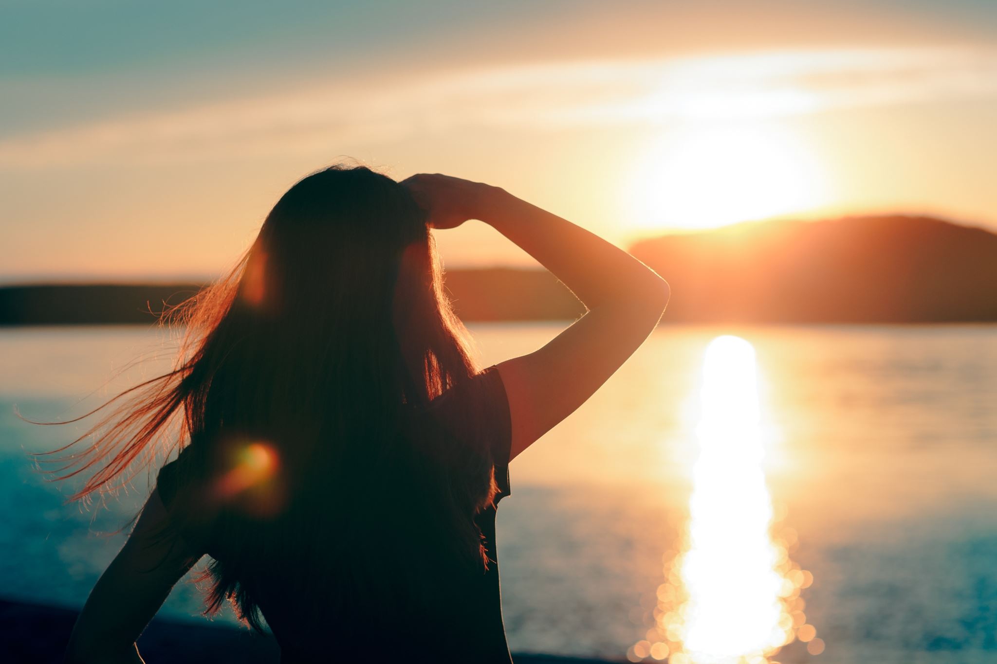 Golden Hour: 4 σαγηνευτικά αρώματα για τα θερινά ηλιοβασιλέματα