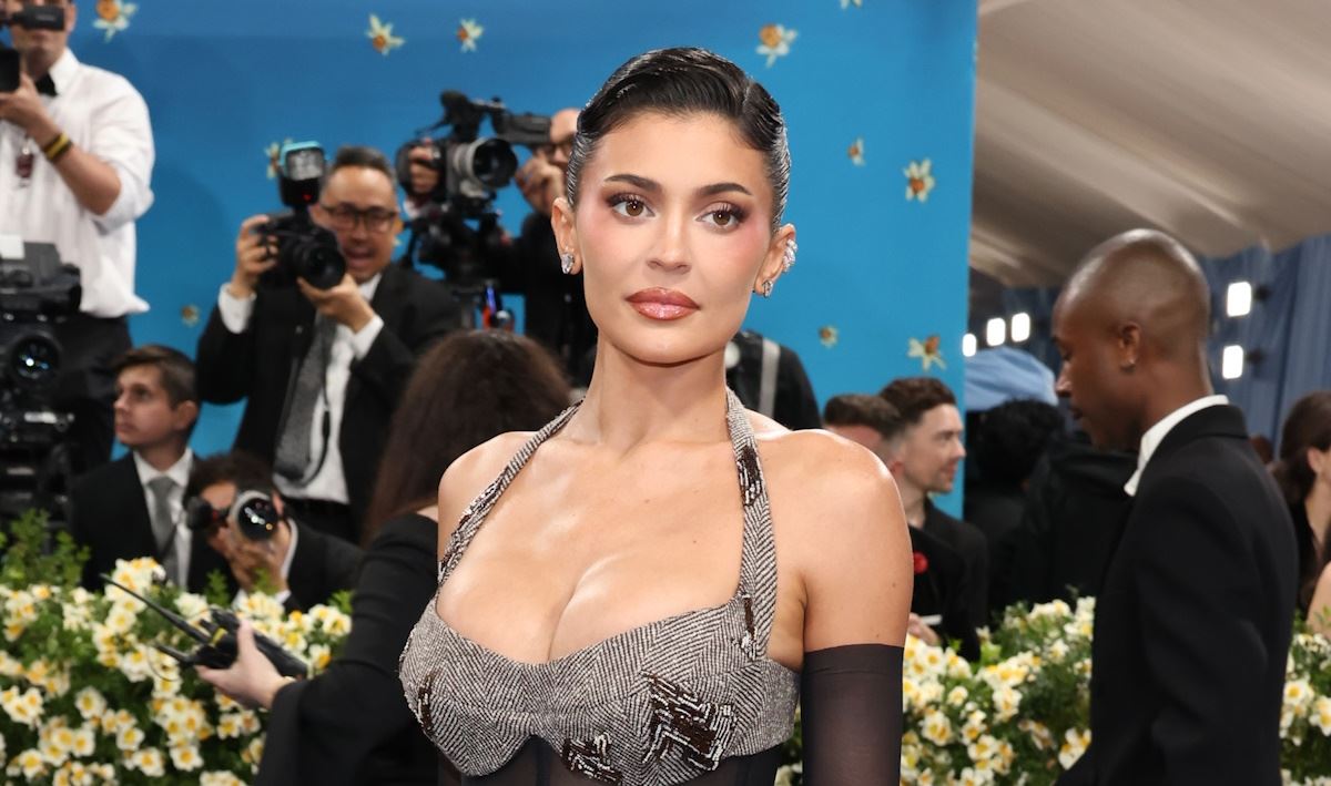 H Kylie Jenner αποκαλύπτει όλες τις λεπτομέρειες για την αυξητική στήθους της