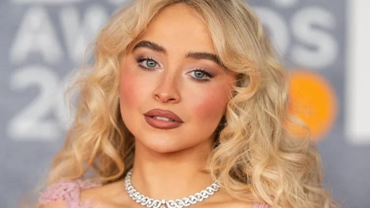 Boyfriend Blush: Το νέο trend στο ρουζ που σε κάνει να δείχνεις ερωτευμένη και πιο φρέσκια από ποτέ