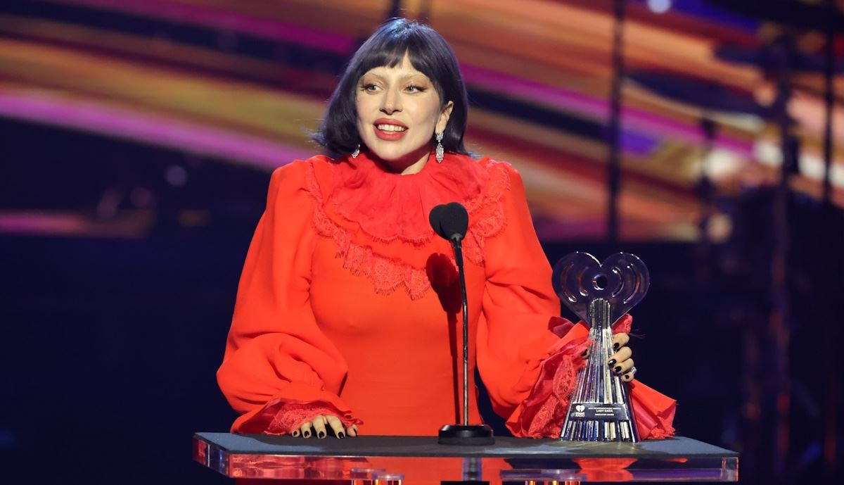 Lady Gaga: Αγνώριστη για τον ρόλο της στη 2η σεζόν της σειράς Wednesday