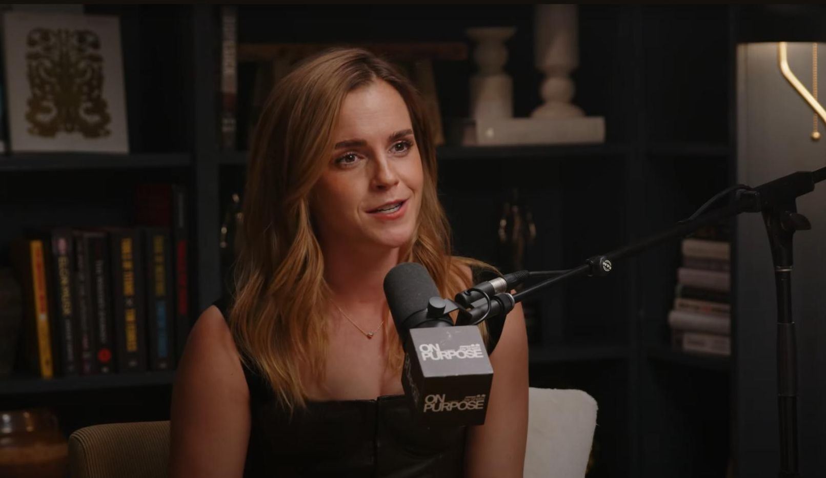 Emma Watson: Γιατί η πίεση να παντρευτείς μοιάζει με "μια μορφή βίας" απέναντι στους νέους