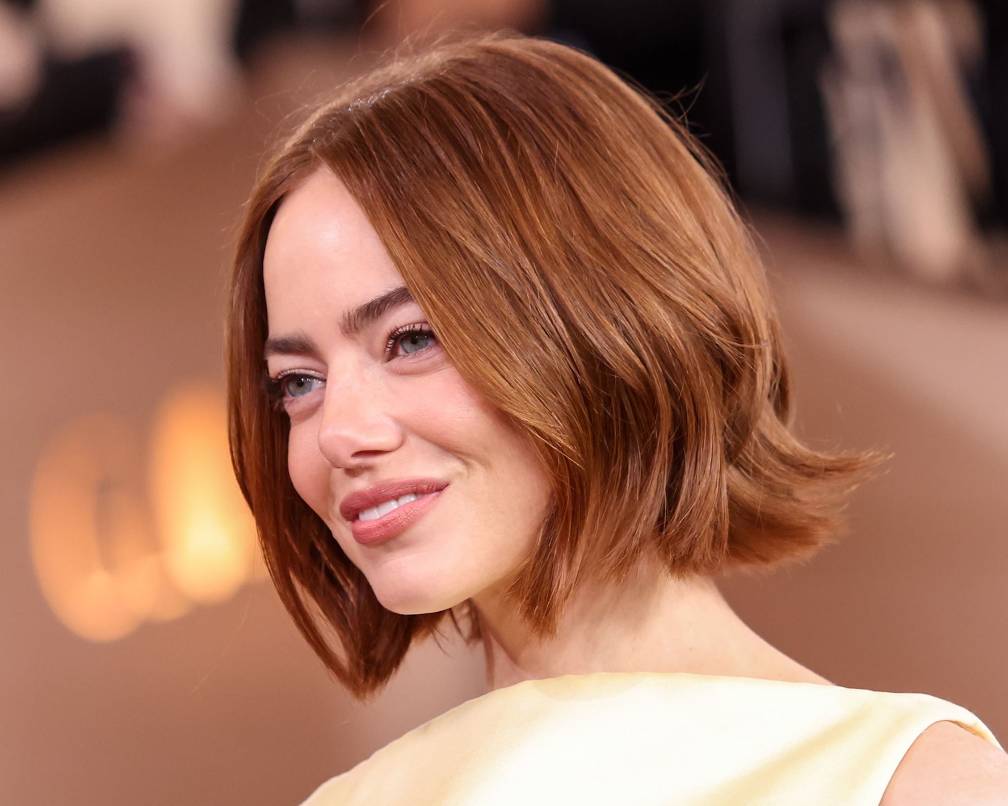 Όλα όσα θέλουμε να γνωρίζουμε για το νέο καρέ κούρεμα της Emma Stone