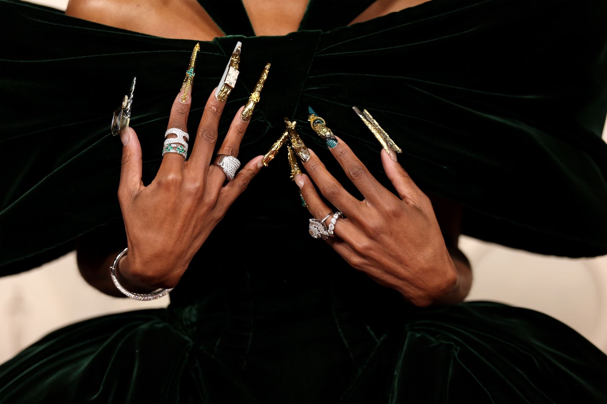 Τα μανικιούρ των #Oscars2025: Αυτά είναι τα nail trends που επέλεξαν τα it girls και ξεχώρισαν