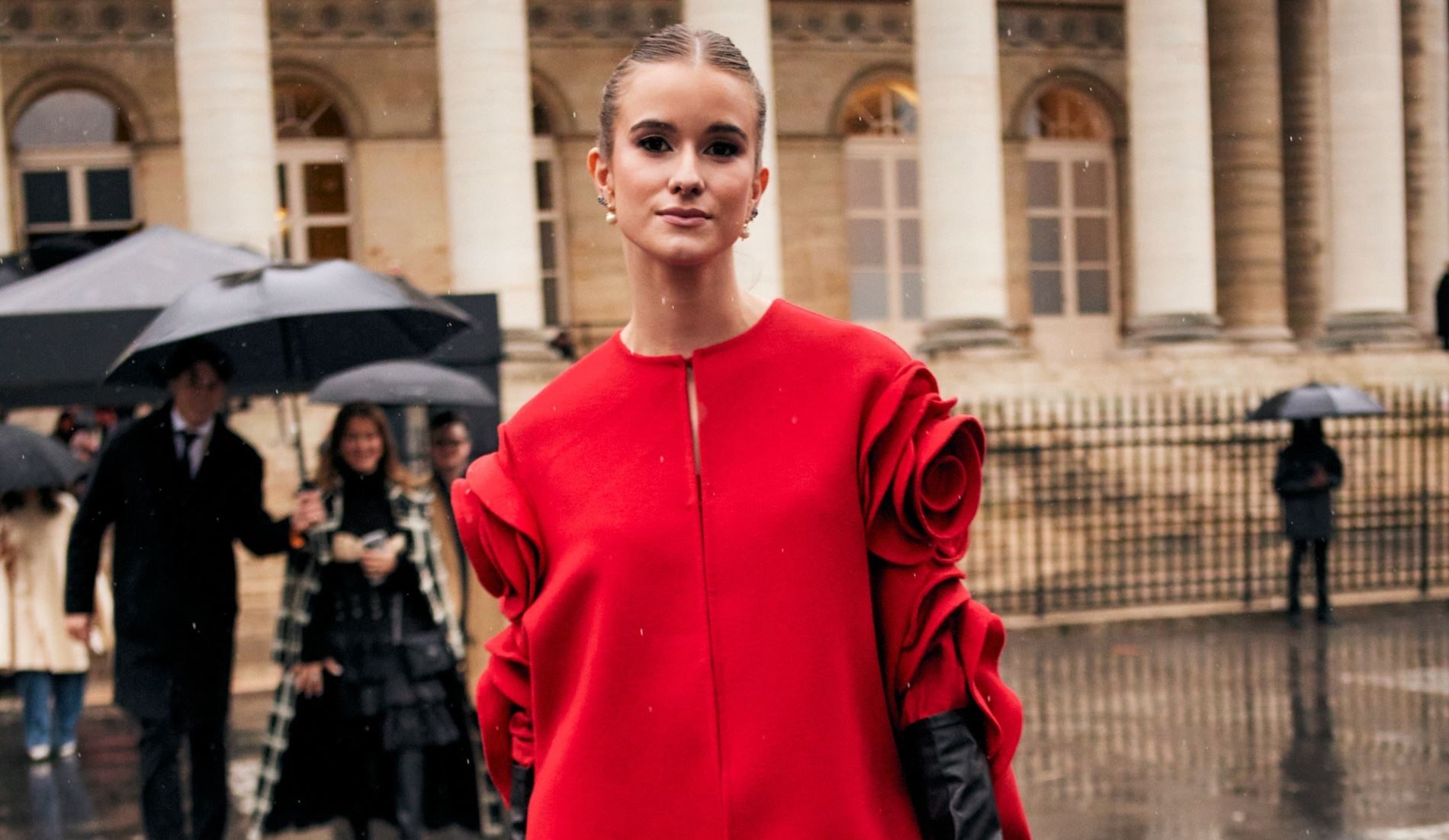Valentine's Day: Το φόρεμα από ZARA που θα τραβήξει τα βλέμματα