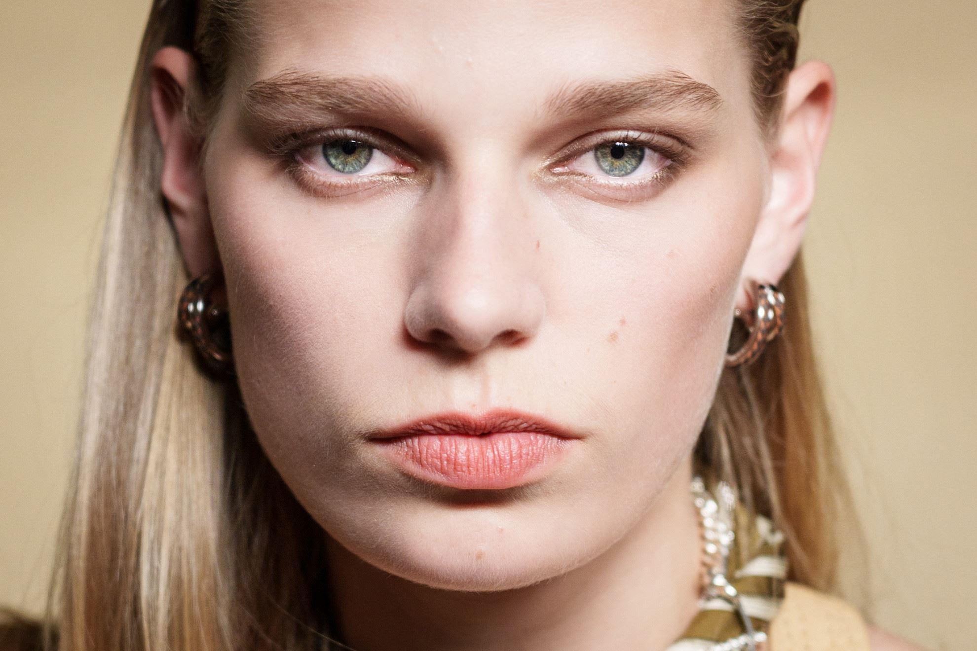 Αυτό το tip κάνει κάθε foundation να δείχνει απίστευτα φυσικό σε κάθε επιδερμίδα