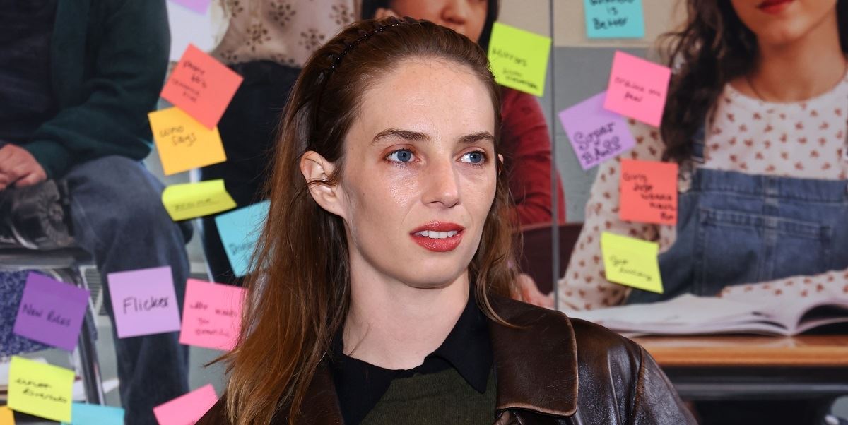 Maya Hawke: Έκανε ντεμπούτο στο κόκκινο χαλί με τον σύντροφό της, Christian Hutson