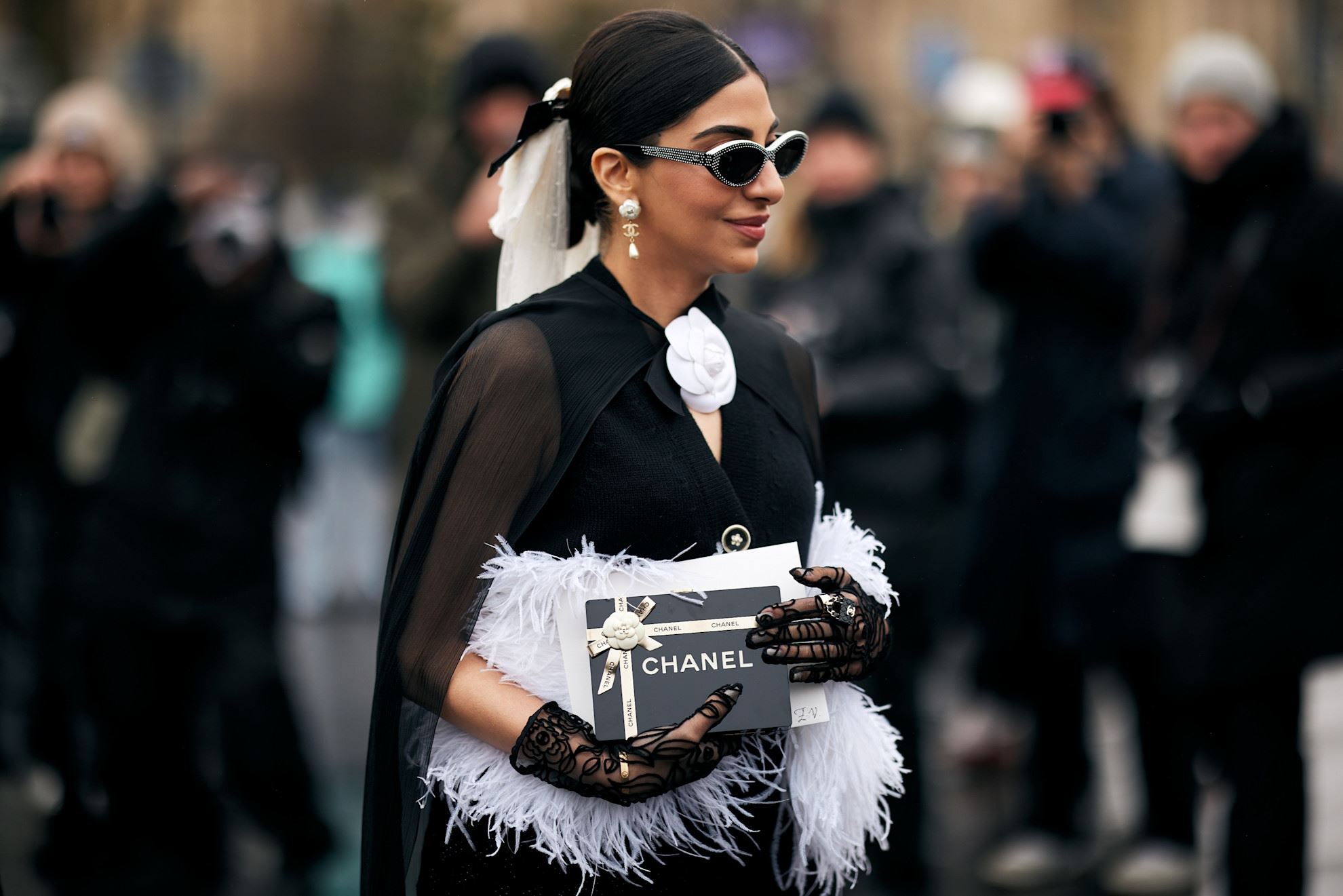 Haute Couture Paris Fashion Week: Αυτό είναι το no1 αξεσουάρ μαλλιών τώρα για τα πιο κομψά χτενίσματα