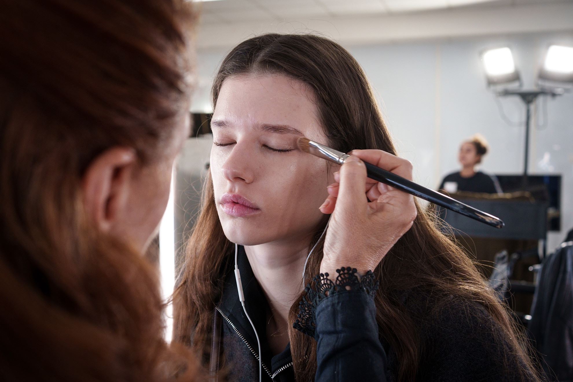 Snowflake Shadow: Το make-up trick που αξίζει να δοκιμάσουμε για το μακιγιάζ των ματιών στις γιορτές