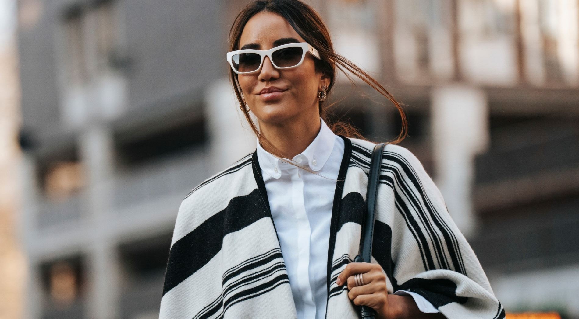 8 fashion items τα οποία αξίζει να αποκτήσεις στις εκπτώσεις