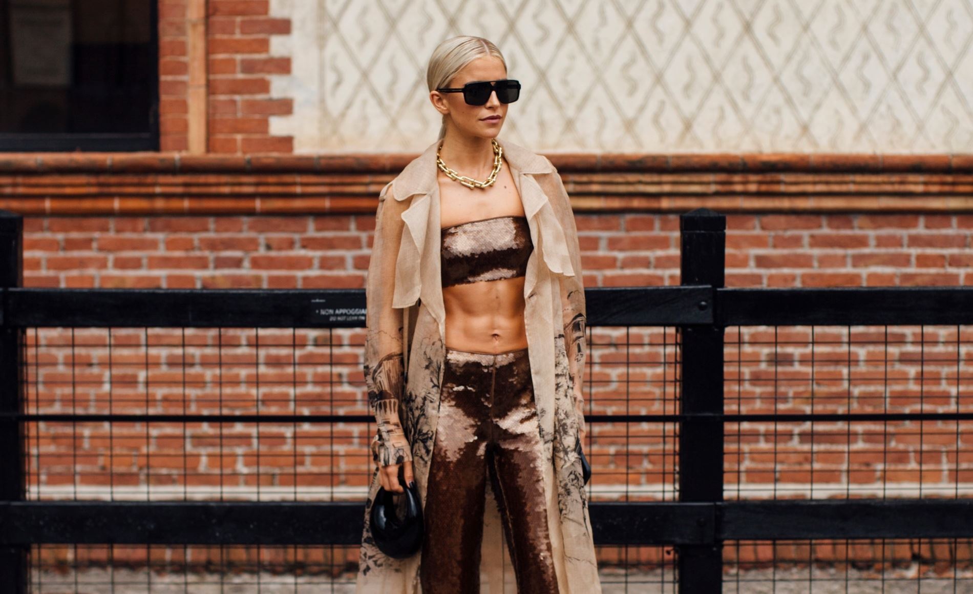 Ορκιζόμαστε πως με αυτά τα 5 παντελόνια από ZARA θα κλέψεις τις εντυπώσεις στα πάρτι της σεζόν
