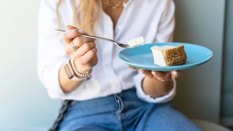 Παχαίνουν τελικά τα γλυκά; Η διατροφολόγος εξηγεί τι ισχύει στην απώλεια βάρους