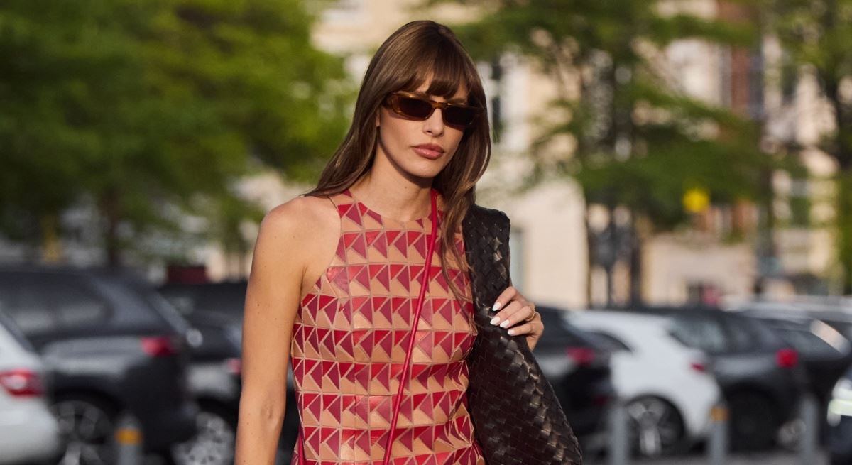 Θα φύγεις τη Μεγάλη Εβδομάδα; 10 casual chic looks για να αντιγράψεις τις γιορτινές ημέρες
