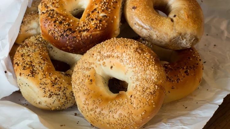 Φτιάξε τα πιο αφράτα bagel με τυρί cottage στο air fryer