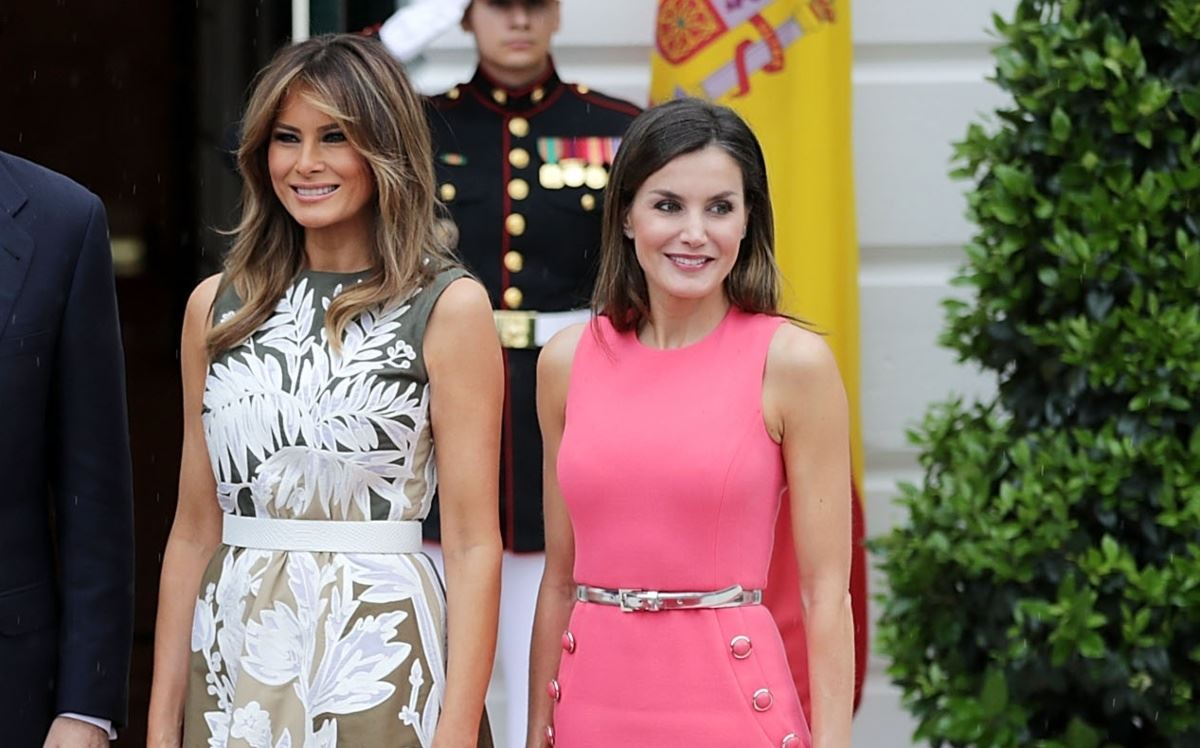 Η Letizia της Ισπανίας αντέγραψε το viral ανδρόγυνο look της Melania Trump