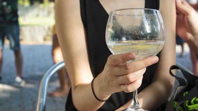 Το gin tonic τελικά έχει θερμίδες; Είναι "κατάλληλο" για διατροφή;