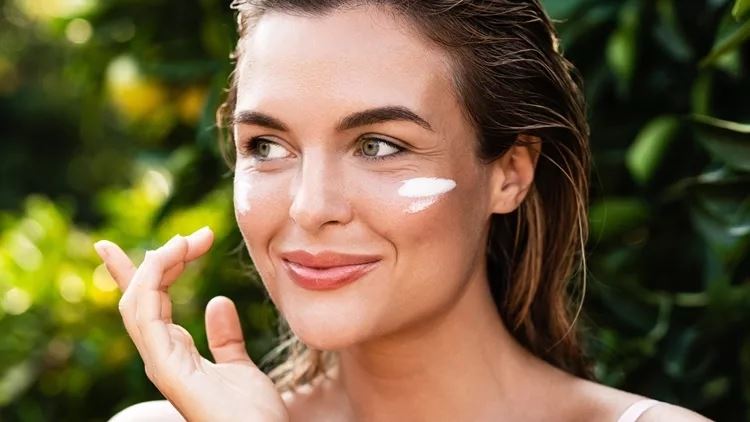 3 δροσιστικές DIY μάσκες: Το beauty secret που φτιάχνεις στην κουζίνα σου