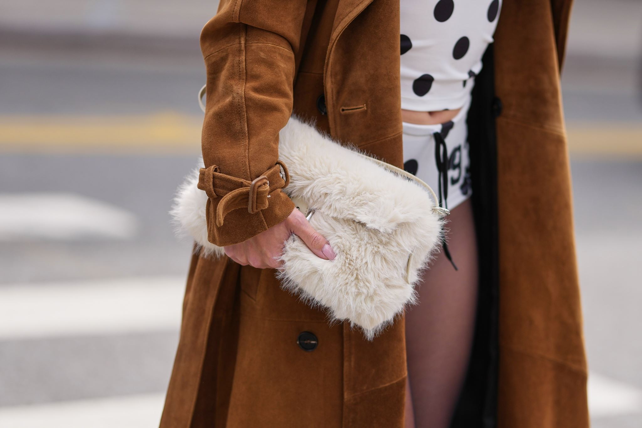 Chai Latte Nails: Πώς θα υιοθετήσεις τη no1 τάση στο μανικιούρ για το φετινό φθινόπωρο