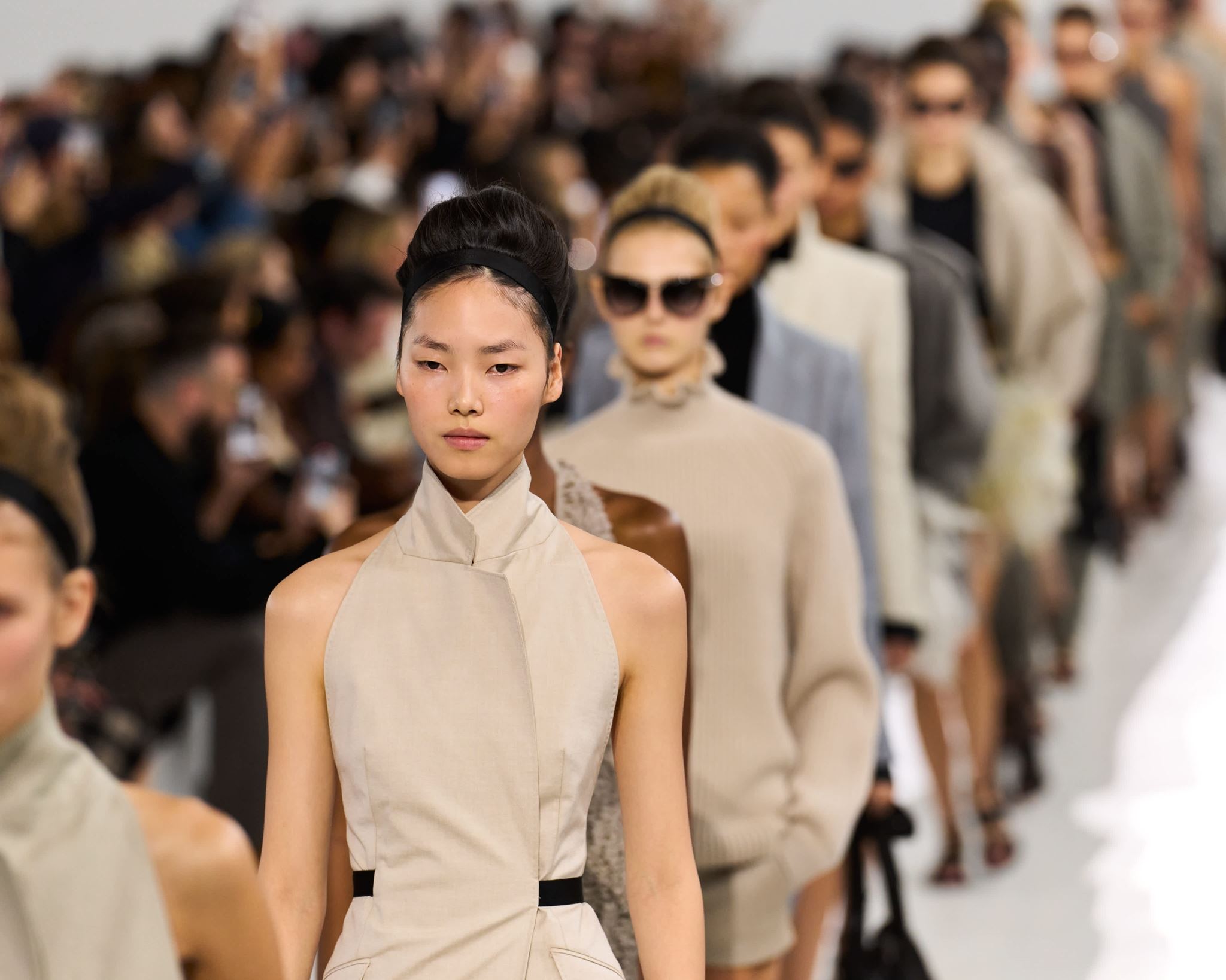 Max Mara: Μοντέρνο ροκοκό στη σκηνή του Μιλάνου
