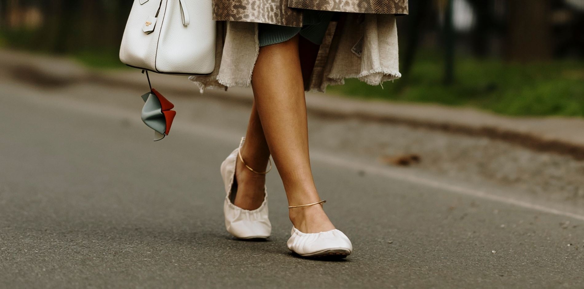 Stylish flats: Με αυτά τα 6 άνετα παπούτσια θα εντυπωσιάσεις στα πάρτι της σεζόν