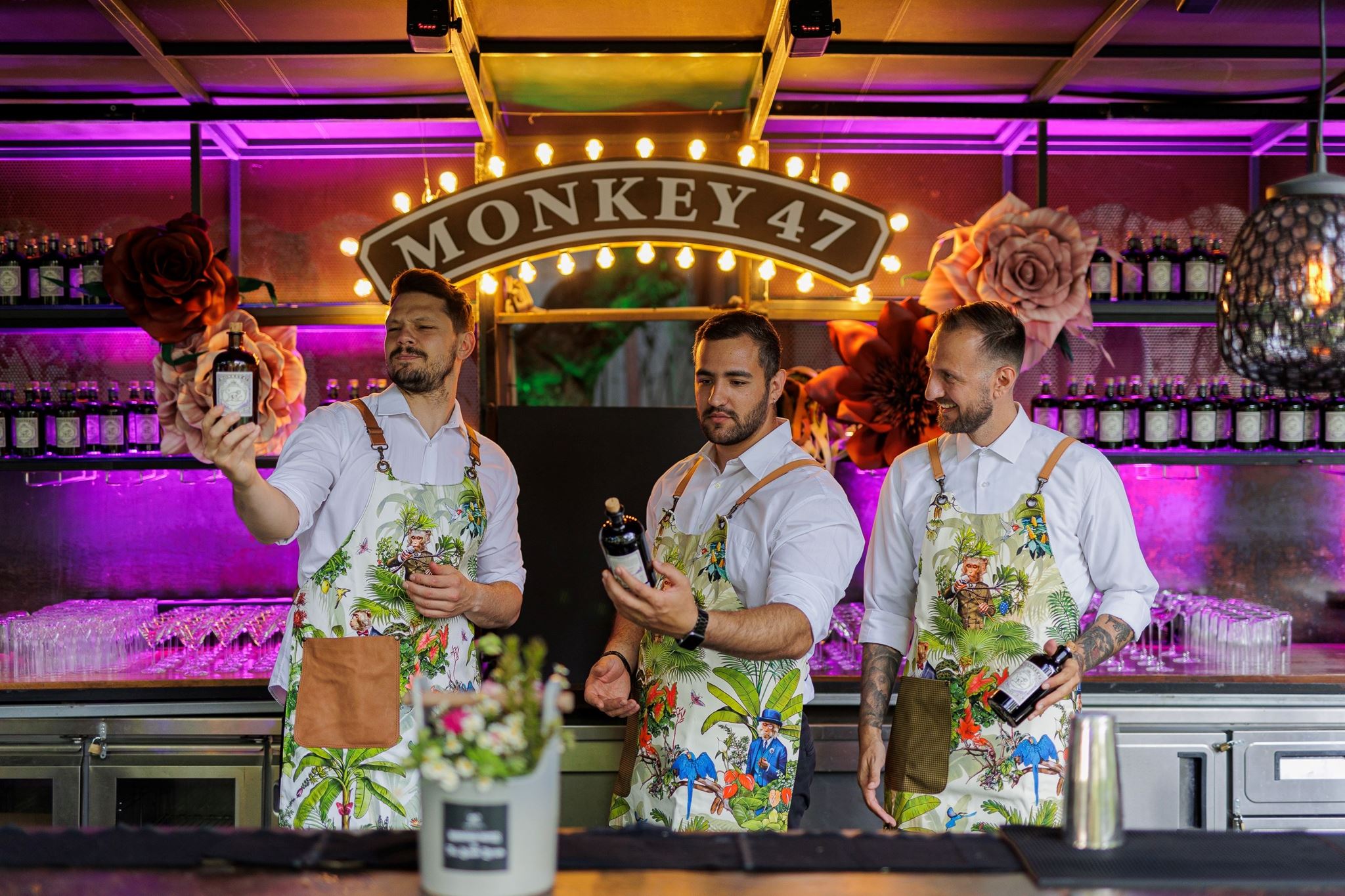 Monkey 47 Wunderbar Party: Ένα ανθισμένο πάρτι στην καρδιά της Αθήνας