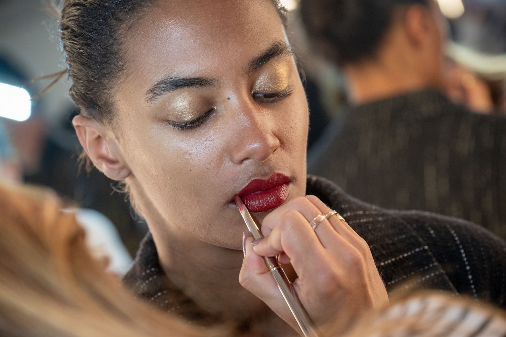 Σχεδιάζεις από τώρα τα festive beauty looks σου; Αυτά τα 4 προϊόντα ομορφιάς τα χρειάζεσαι
