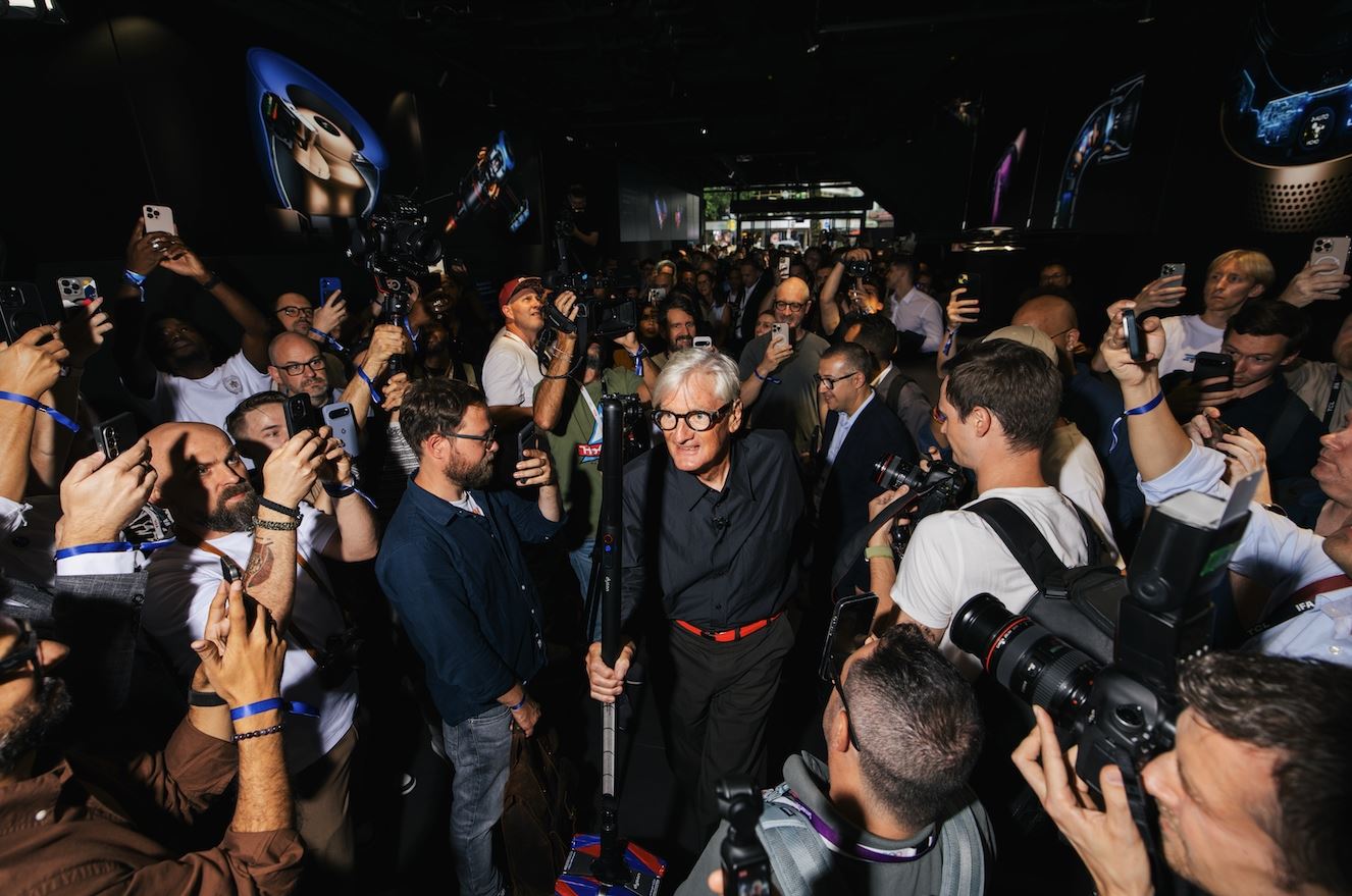 O James Dyson αποκαλύπτει την επόμενη γενιά τεχνολογίας στο Βερολίνο