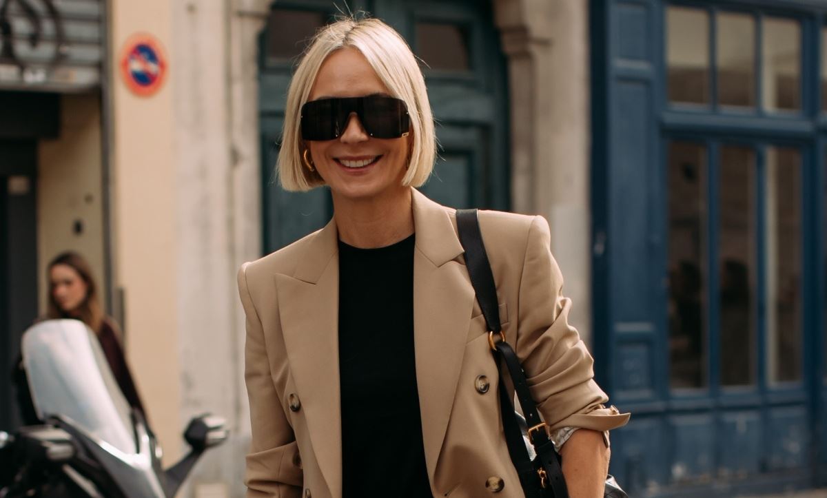 Αυτά είναι τα blazers που επιλέγουν οι fashion experts ως πανωφόρια για τη σεζόν
