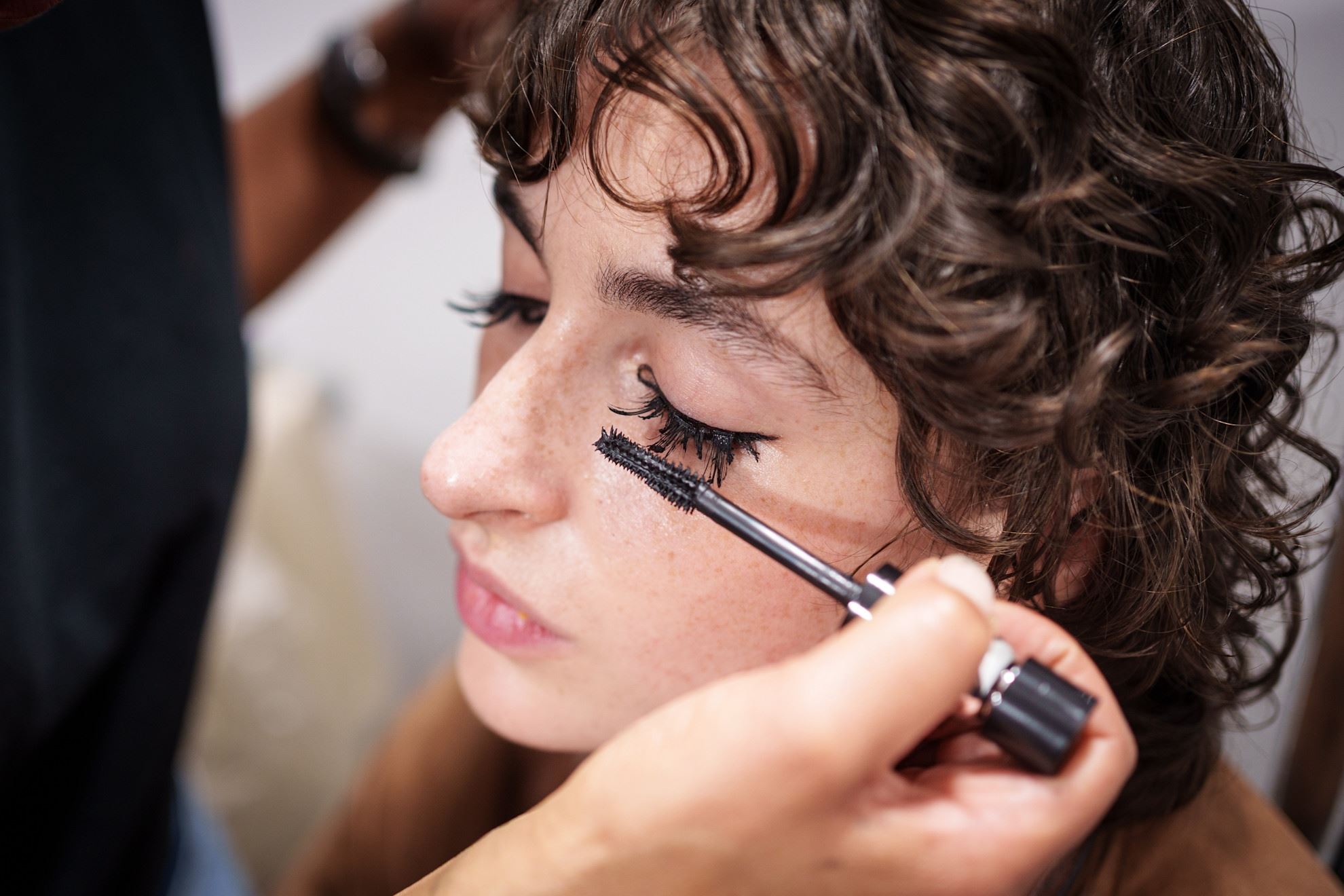 Mascara Hack: Πώς μπορείς να αφαιρέσεις εύκολα και γρήγορα μια αδιάβροχη επιλογή